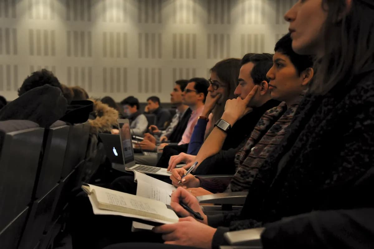 Oxford arrangerar AI-konferens, tillväxtsamtal och kanslermöte