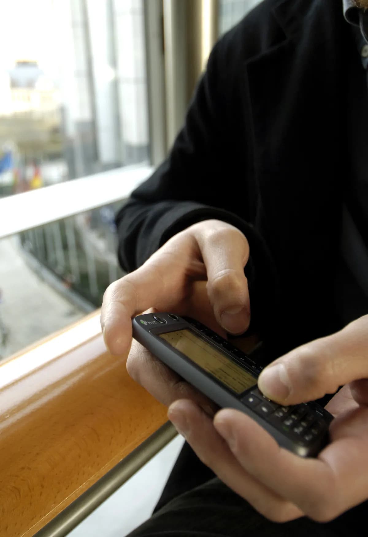 Svensk man kämpar för att nå släktingar under attacker i Iran