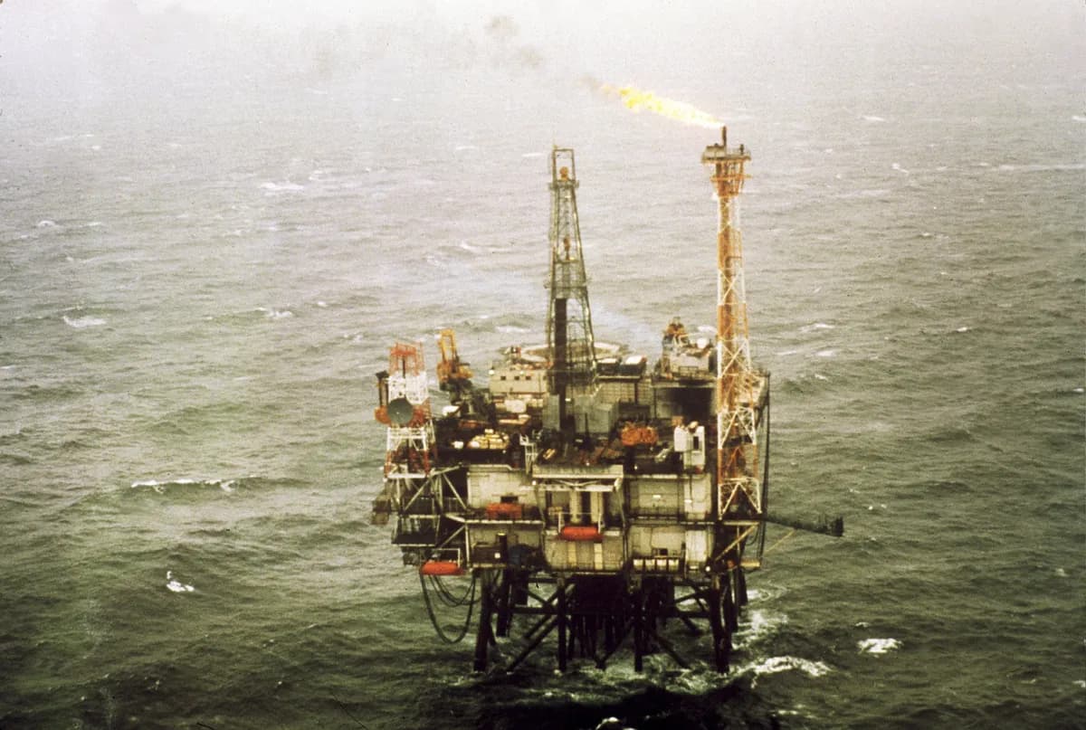 Konflikten i Mellanöstern eskalerar – oljepriser stiger och marknader skakas