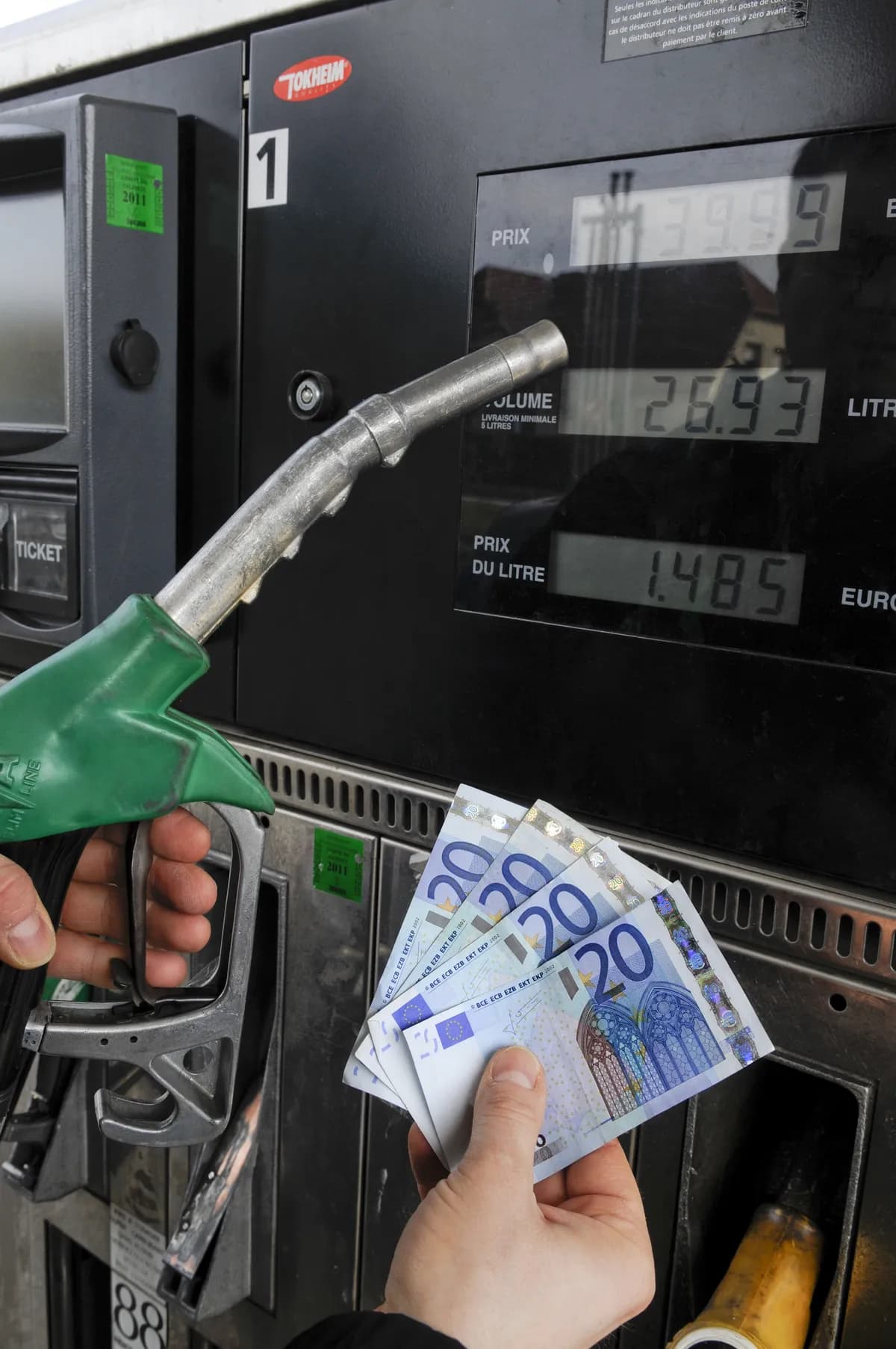 Konservativa försöket att stoppa bränsleskattehöjning nedröstat