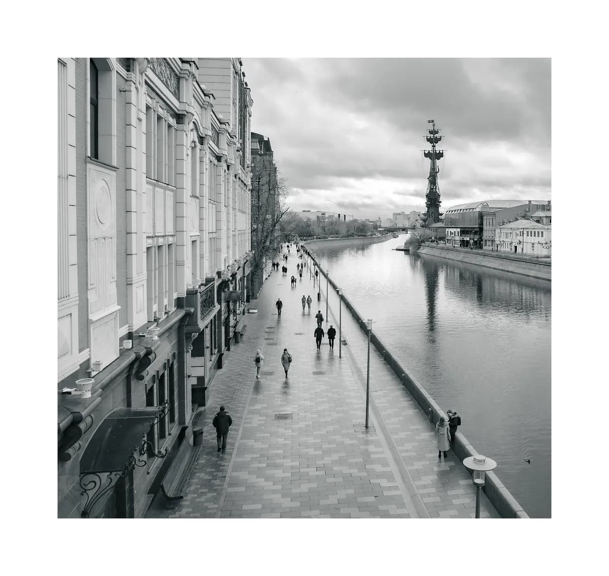 Putins minskade synlighet väcker hälsospekulationer under påfrestningar