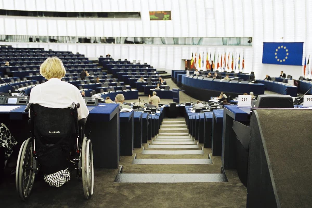 Eamonn Holmes använder rullstol, kritiserar tillgänglighetsproblem