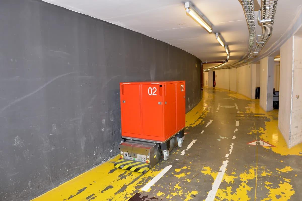 Iran avfyrar robotar mot Israel, NATO avvärjar nära Turkiet