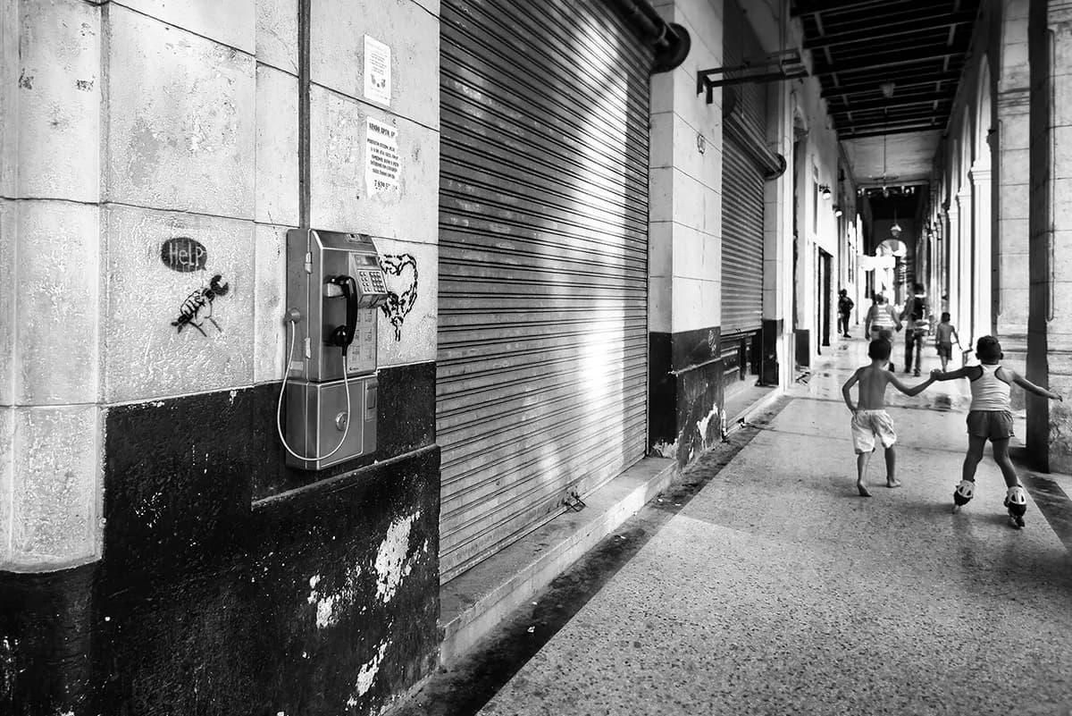 Svenska skolor debatterar kamplek för att främja barns utveckling