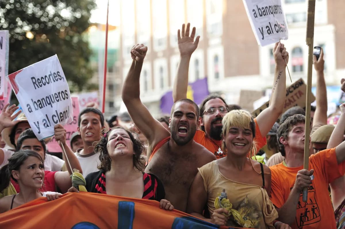 Farages besök på Ipswich Town väcker debatt om fotbollens politiska neutralitet