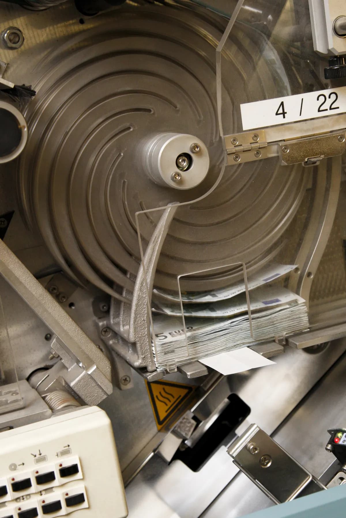 Close Brothers skär ner 600 jobb i Storbritannien och Irland inom 18 månader