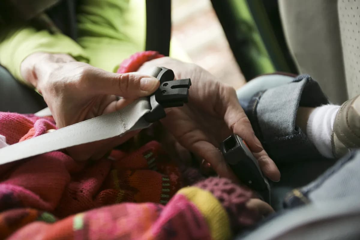 Kinderkraft utreder stolproblem men vägrar återkalla, erbjuder återbetalning