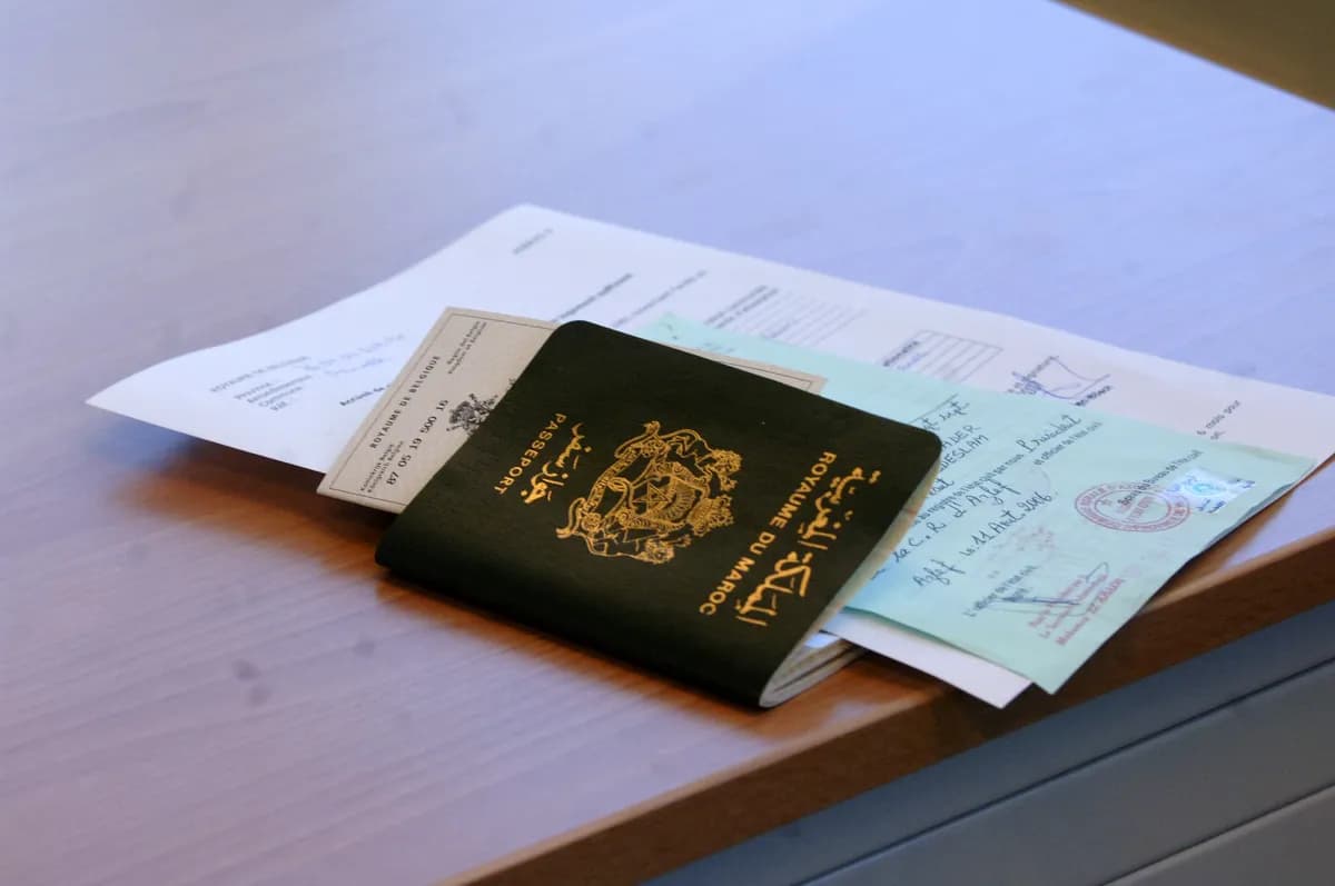 Första amerikanska deporterade landar i Uganda enligt nytt tredjelandsavtal