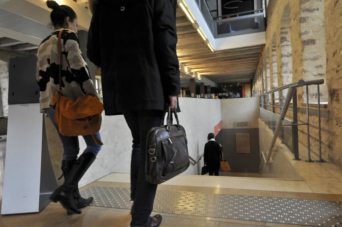 University staff strike across Scotland over job cuts and pay