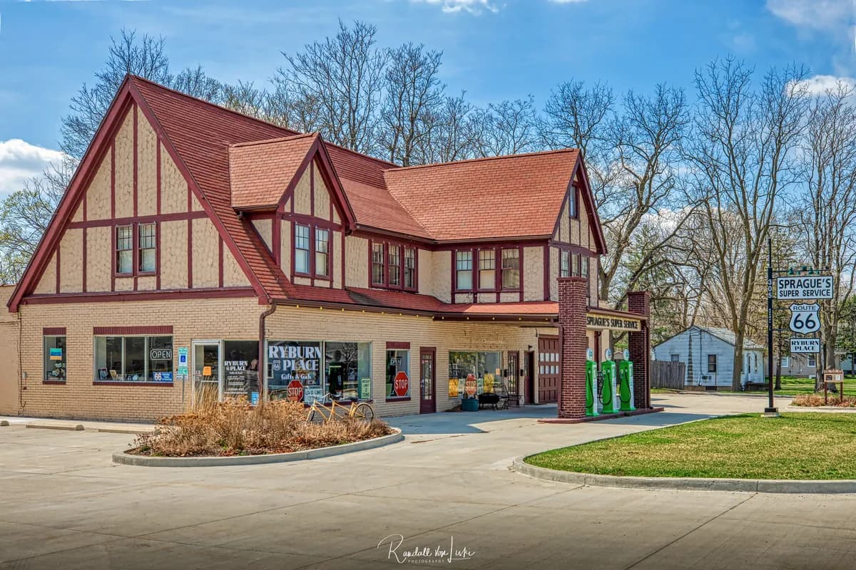 Bensinstationsanställd räddar tonåring som kidnappades med vapen i Michigan