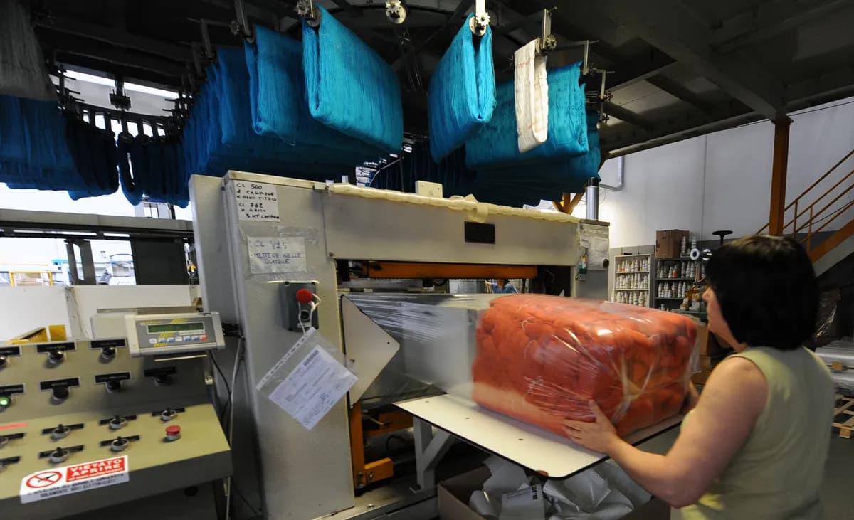 Älvsbyhus pausar finsk försäljning, säljer fabrik i marknadssvacka