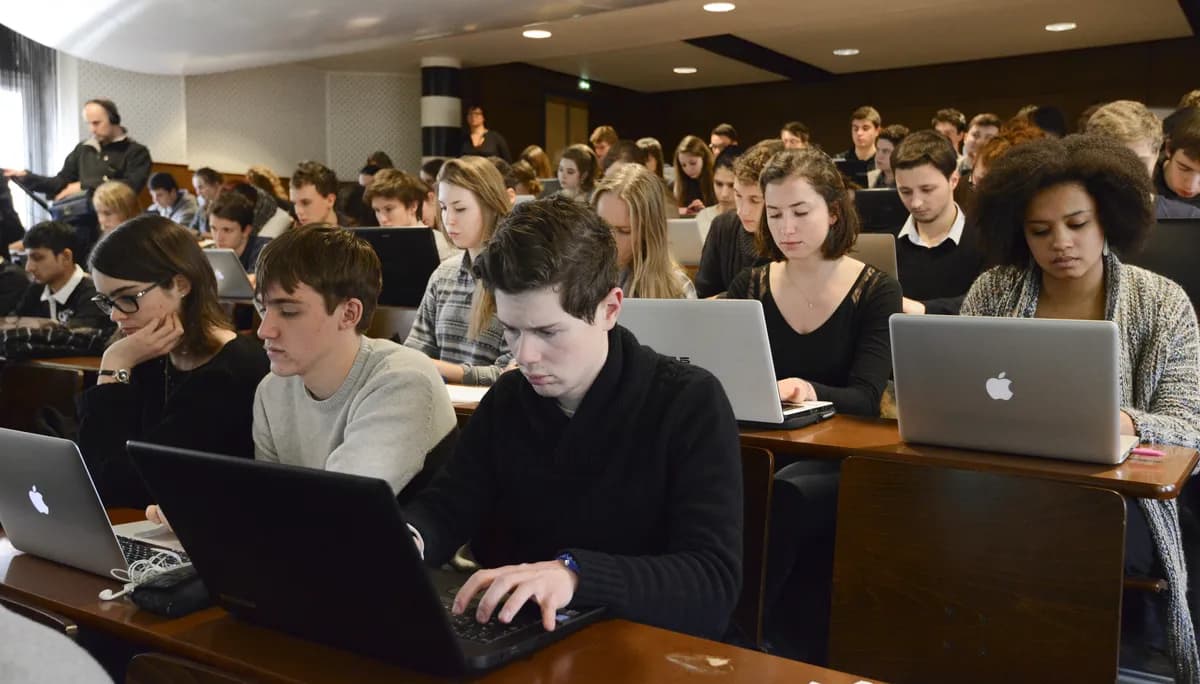 Unga IT-pedagoger erbjuder sommarhjälp med teknik för seniorer