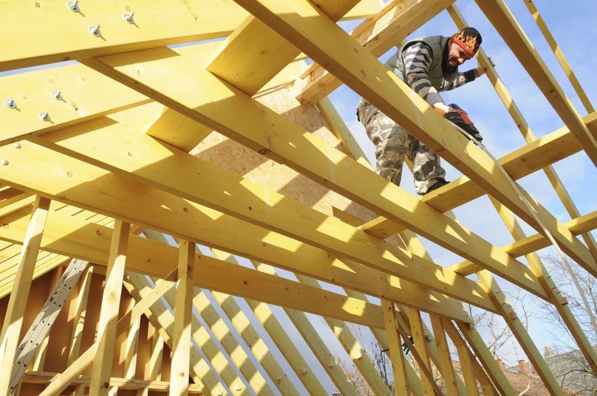 Grön energi i Storbritannien ökar kraftigt under Mellanösternkonflikten och stigande räkningar